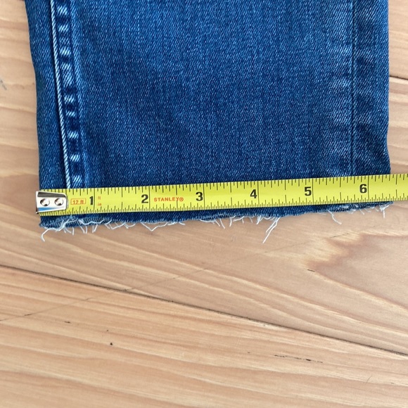 Closed raw hem ankle length jeans. - Picture 7 of 9